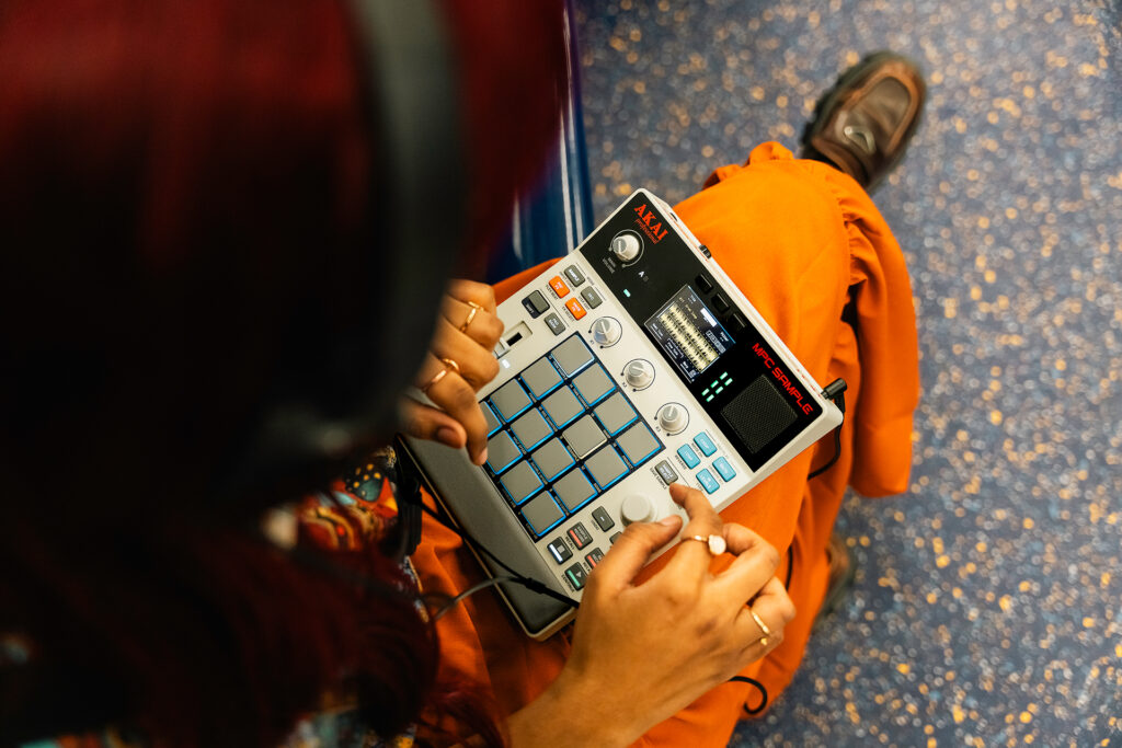AKAI-MPC-SAMPLE